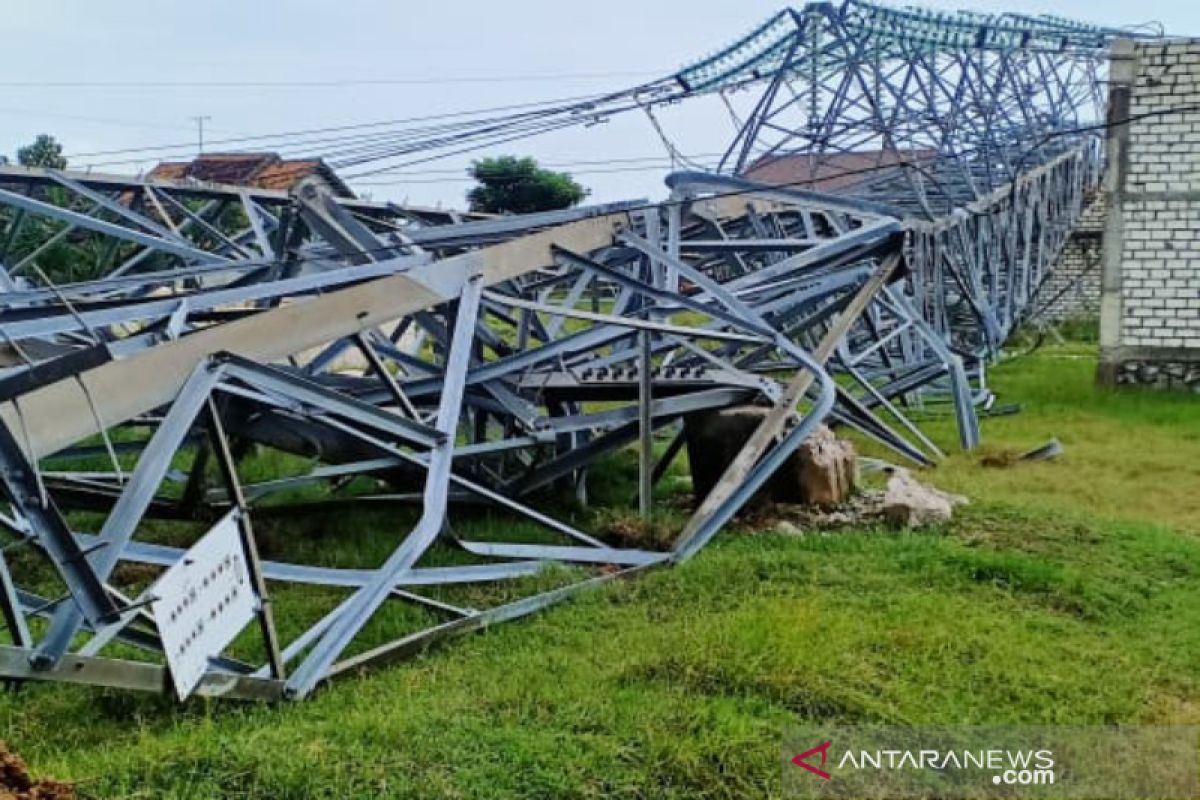 Tiang SUTT di Sumedang roboh, PLN pastikan listrik tidak terganggu