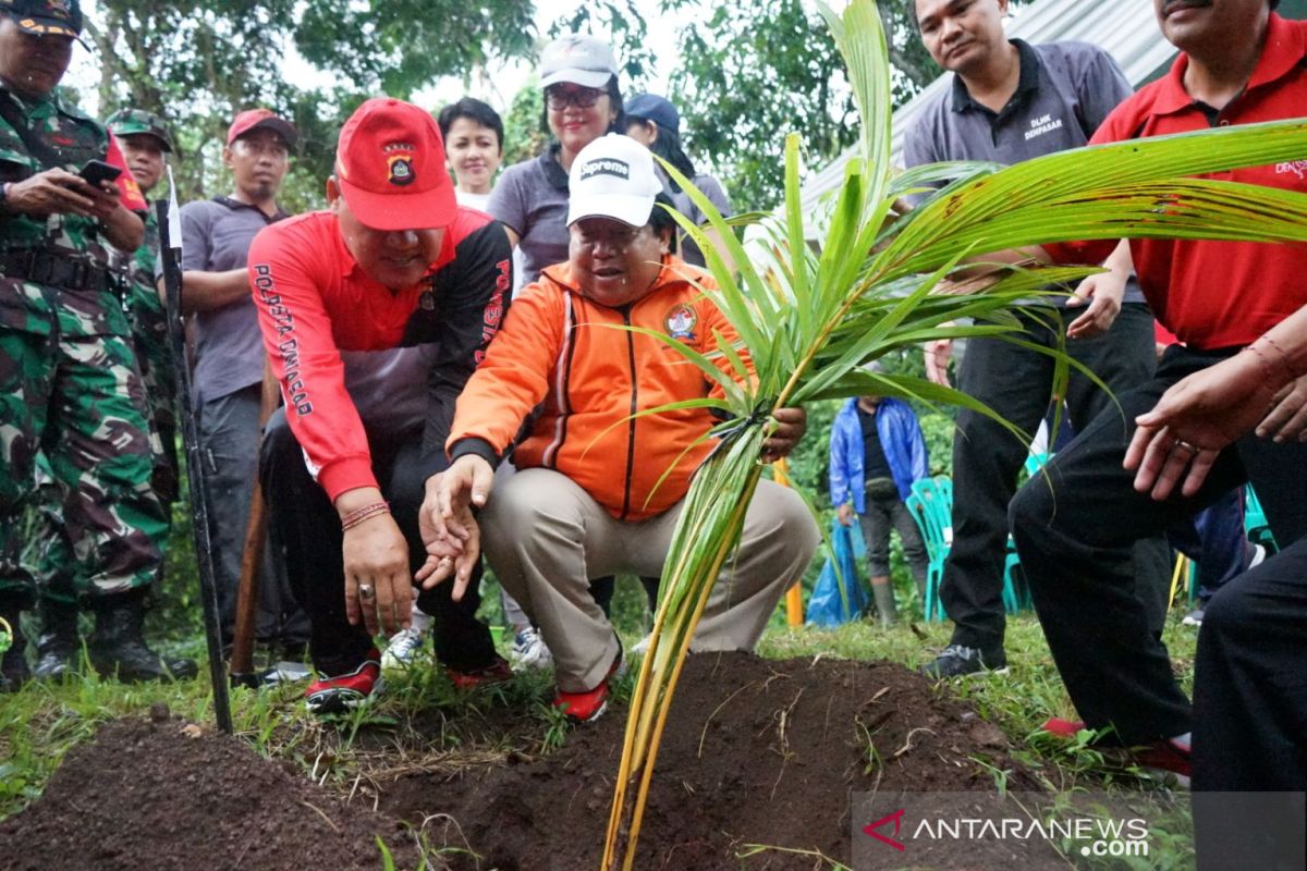 DLHK Denpasar tebar ribuan benih ikan di Dam Peraupan