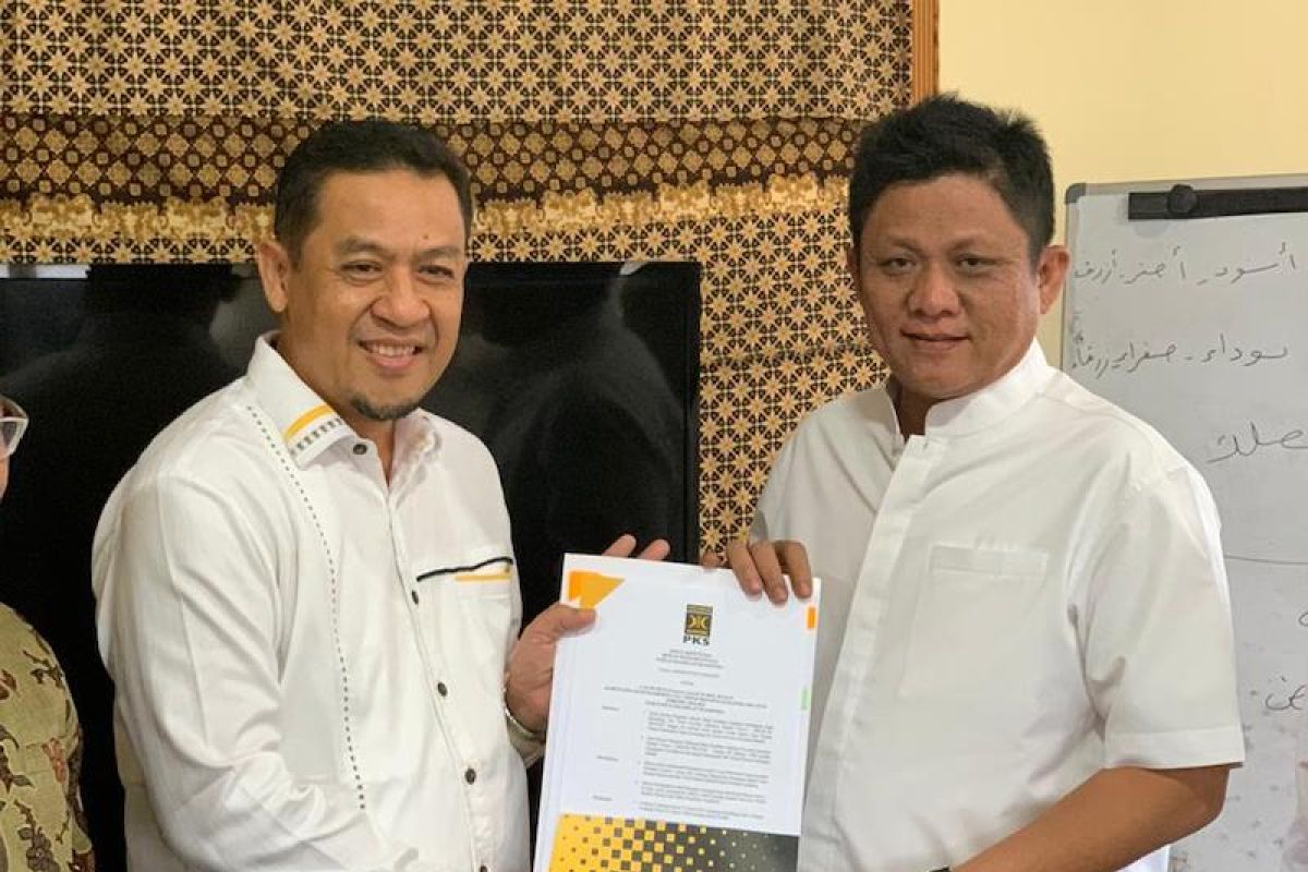 Enos-Yudha resmi kantongi SK dukungan DPP PKS