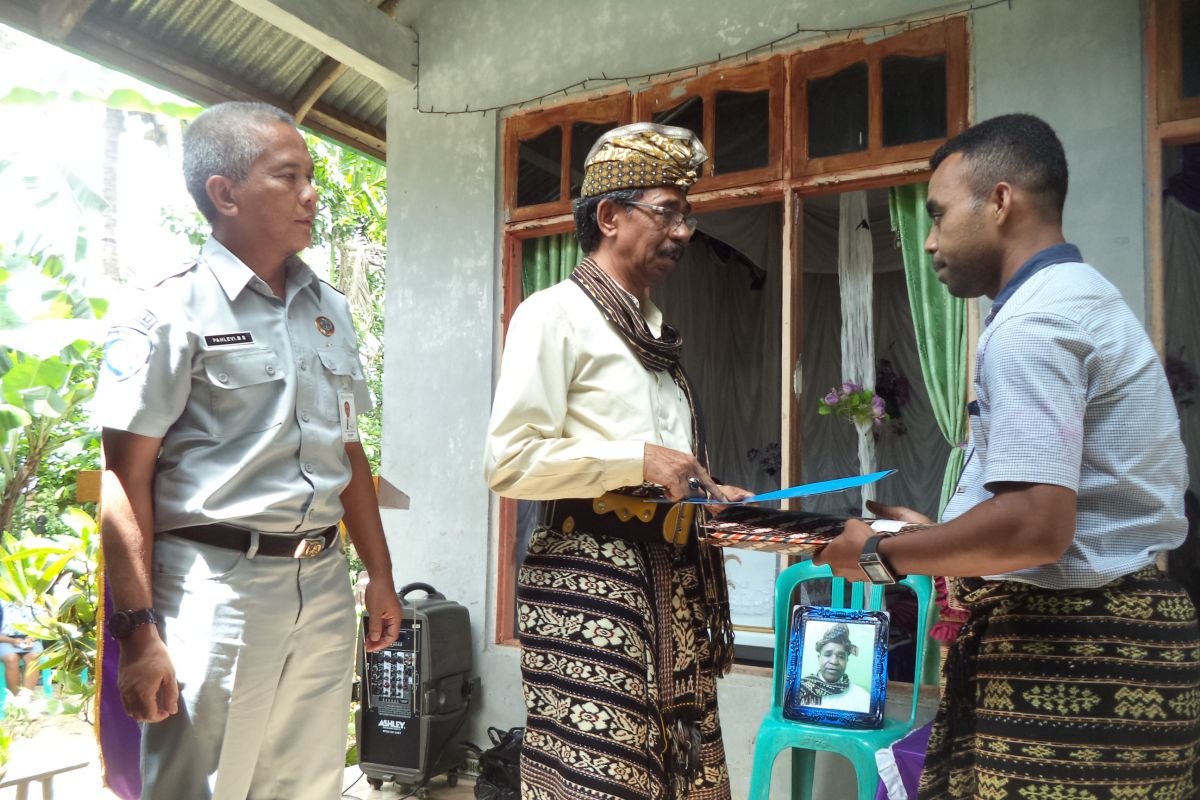 Bupati Nikodemus puji kecepatan Jasa Raharja berikan santunan