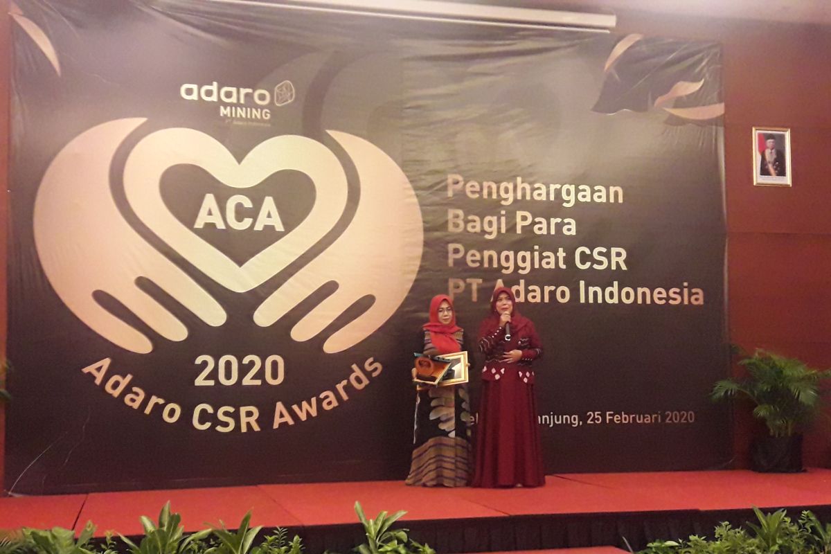 Adaro berikan penghargaan bagi 10 penggiat CSR