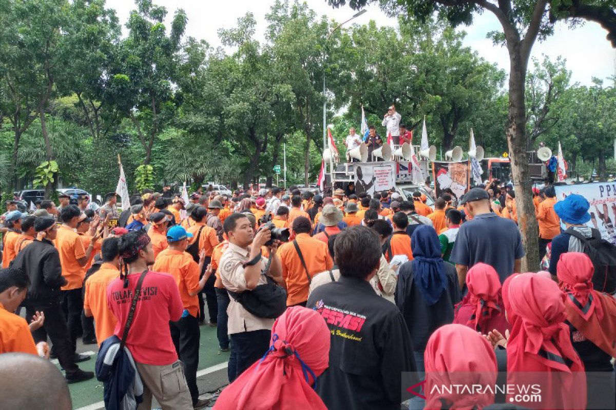 Kementerian BUMN didemo, massa minta libatkan serikat pekerja saat rombak direksi