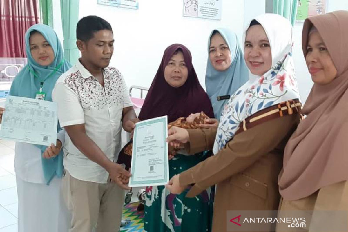 Lahir di Puskesmas di Aceh Jaya langsung dapat akta kelahiran dan KK