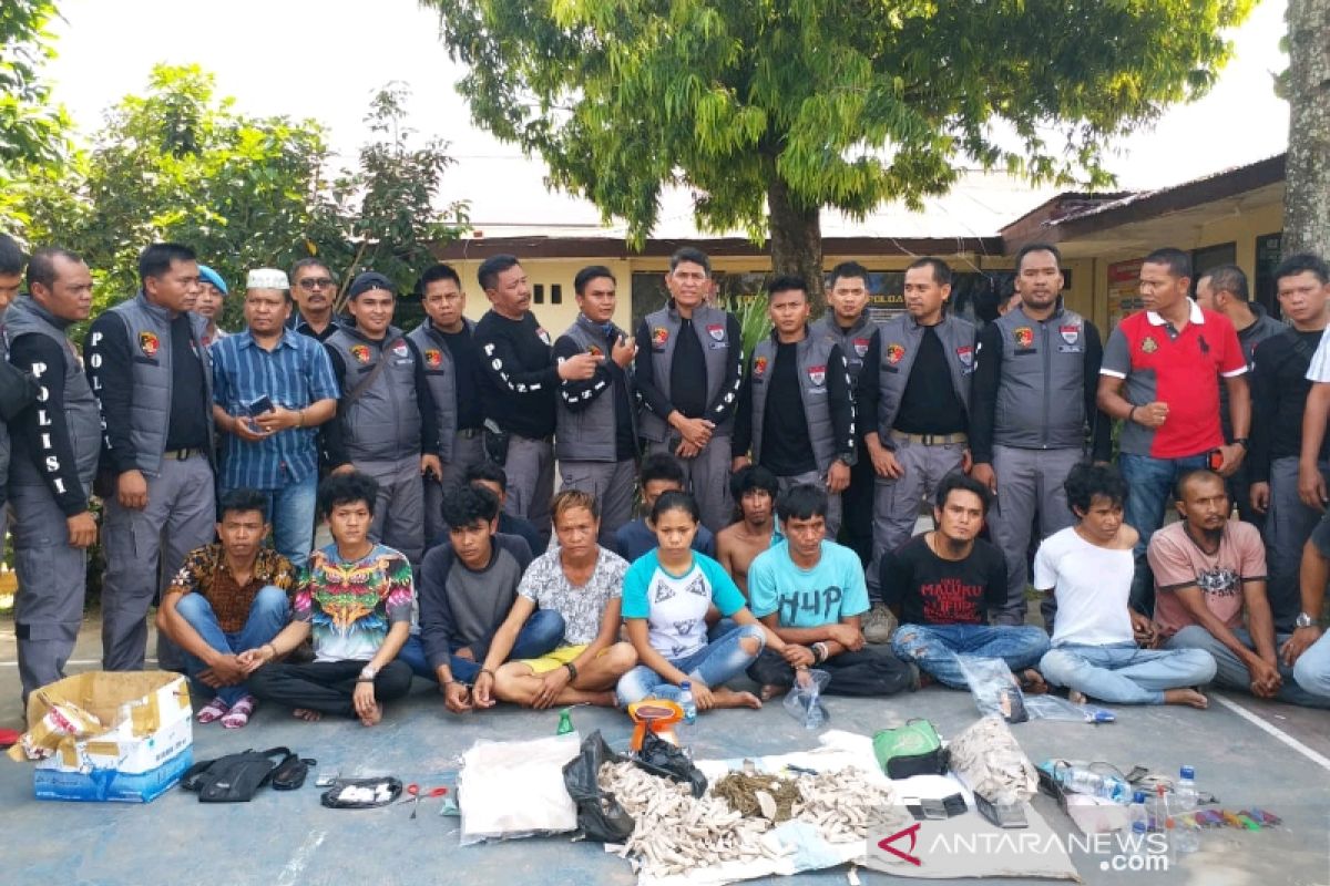 Tim Huraba Polres Tapsel grebek Kampung Narkoba di Padangsidimpuan