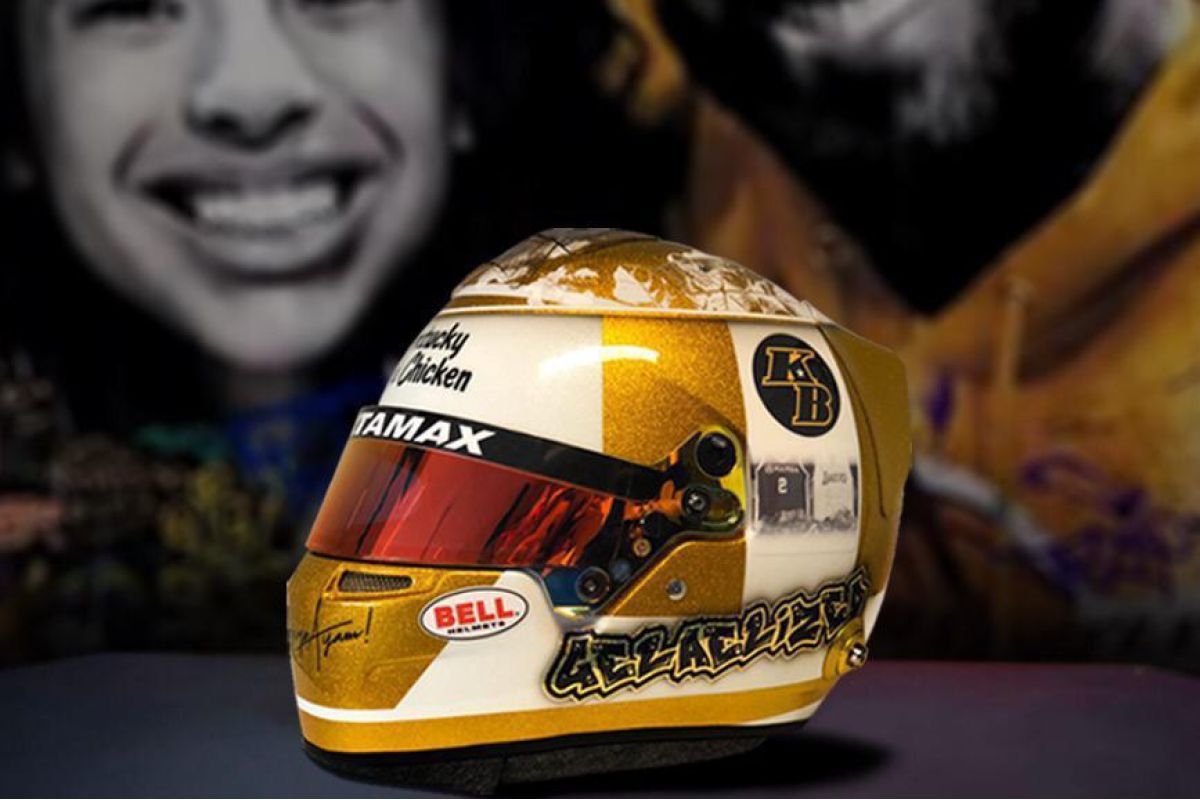 Racer Gelael remembers Kobe Bryant through helmet artwork