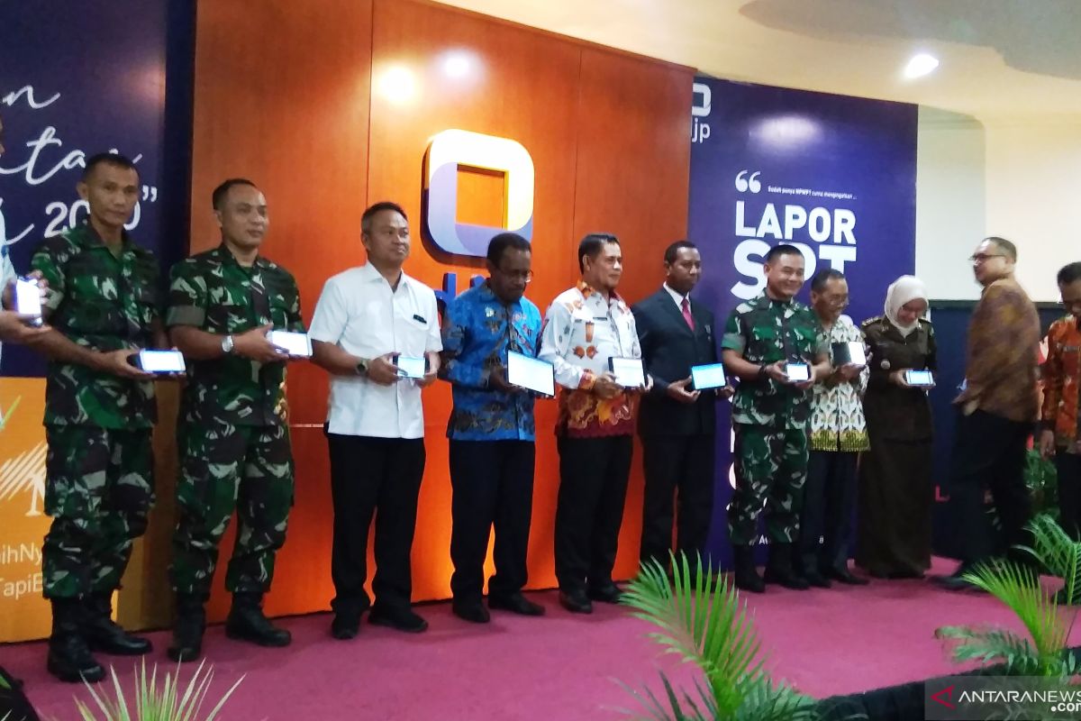 Pejabat sipil-TNI di Papua serentak melaporkan pajak penghasilan pribadi