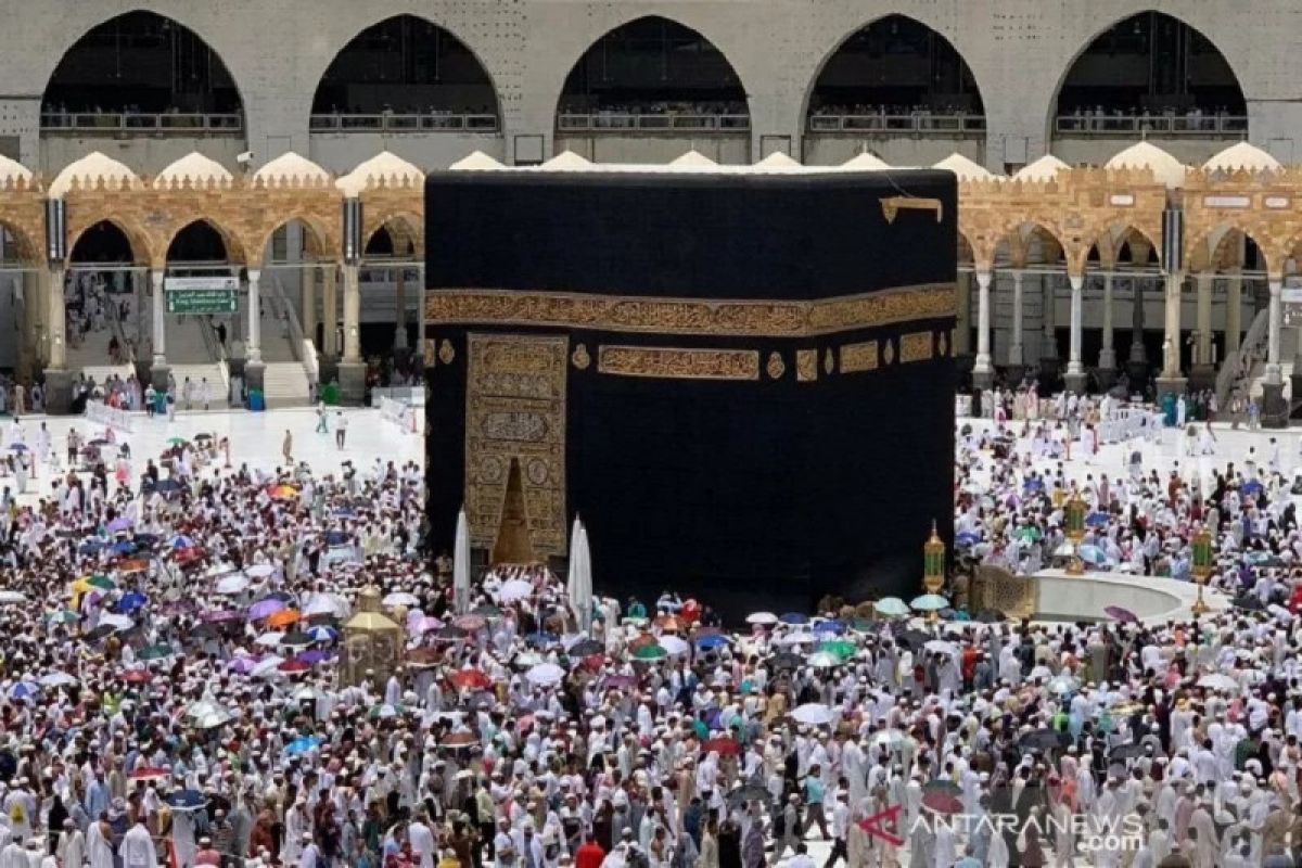 Arab Saudi tangguhkan pelayanan umrah terkait virus corona