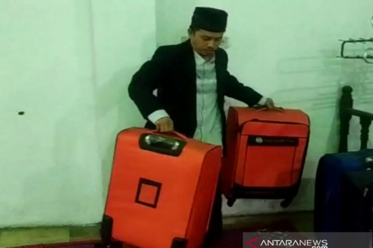 Puluhan jamaah umroh dari Cianjur tertunda berangkat ke tanah suci