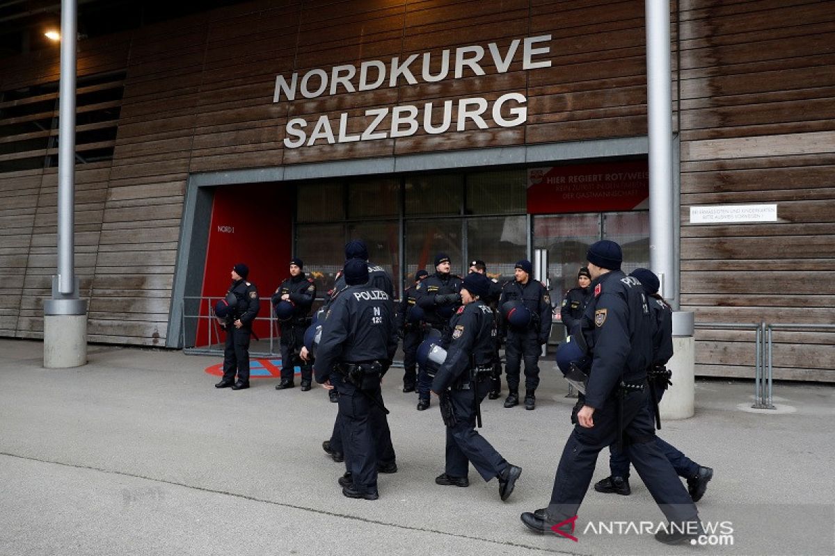 Gara-gara badai paksa laga Salzburg vs Frankfurt ditunda sehari