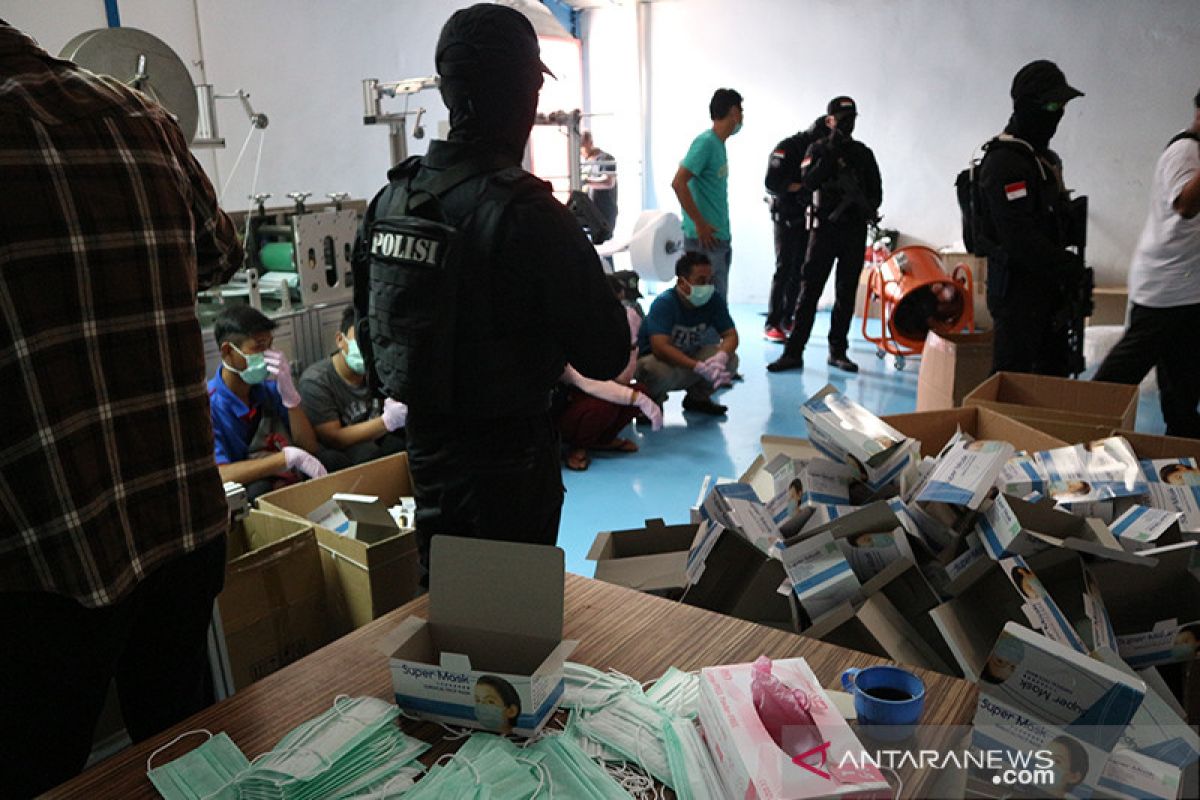 Polisi grebek pabrik masker ilegal di Cilincing beromzet Rp200 juta perhari