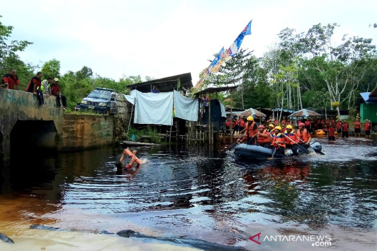 Polres Barsel lakukan simulasi penyelamatan korban saat banjir