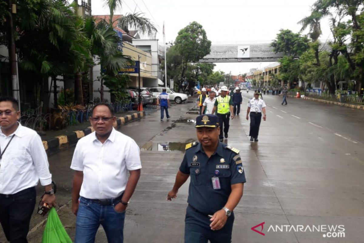 PT Pelindo IV Cabang Makassar uji coba penertiban parkir di pelabuhan