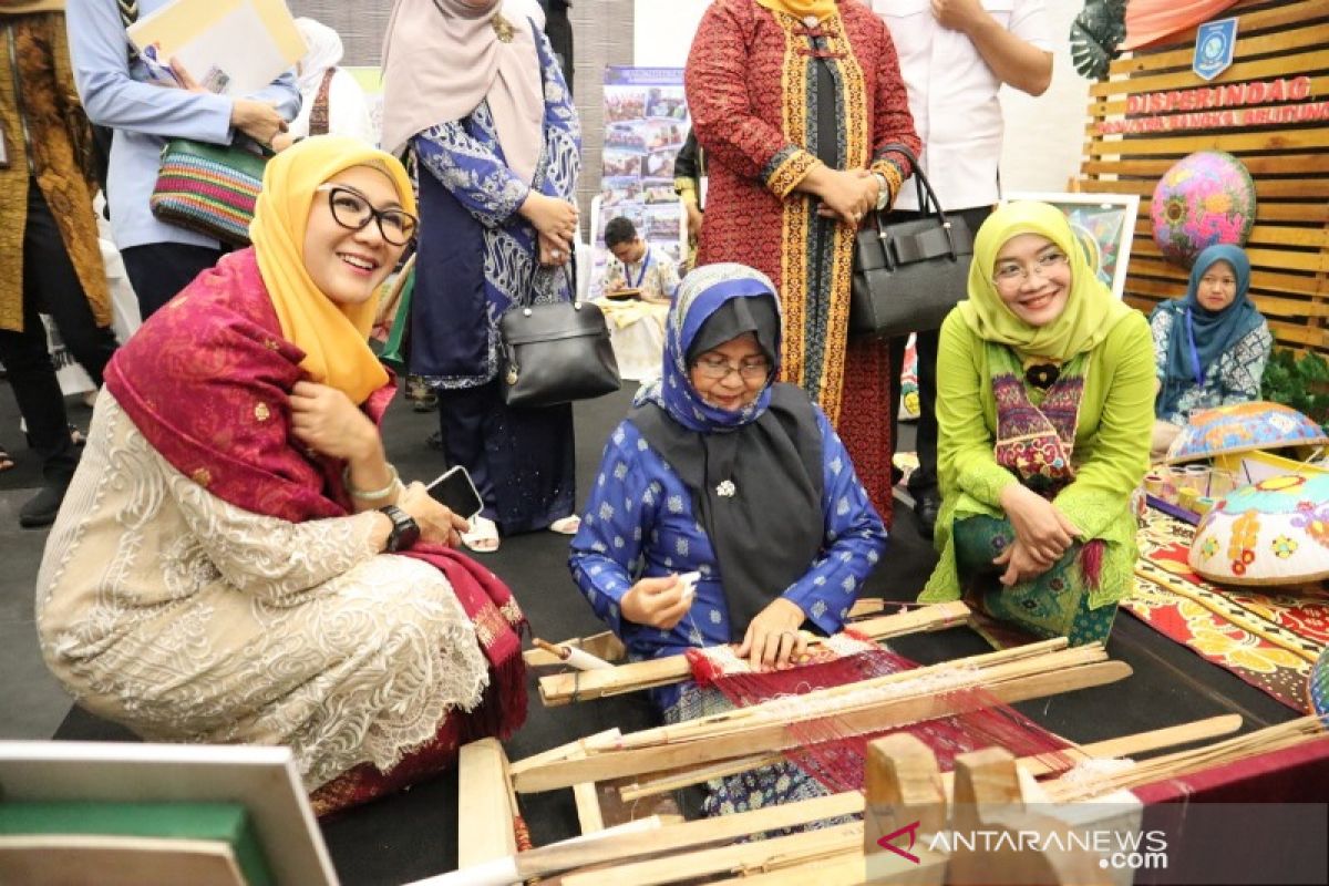 Kenalkan produk kerajinan Babel, Ibu Wuri Ma'ruf Amin Apresiasi IKM Babel