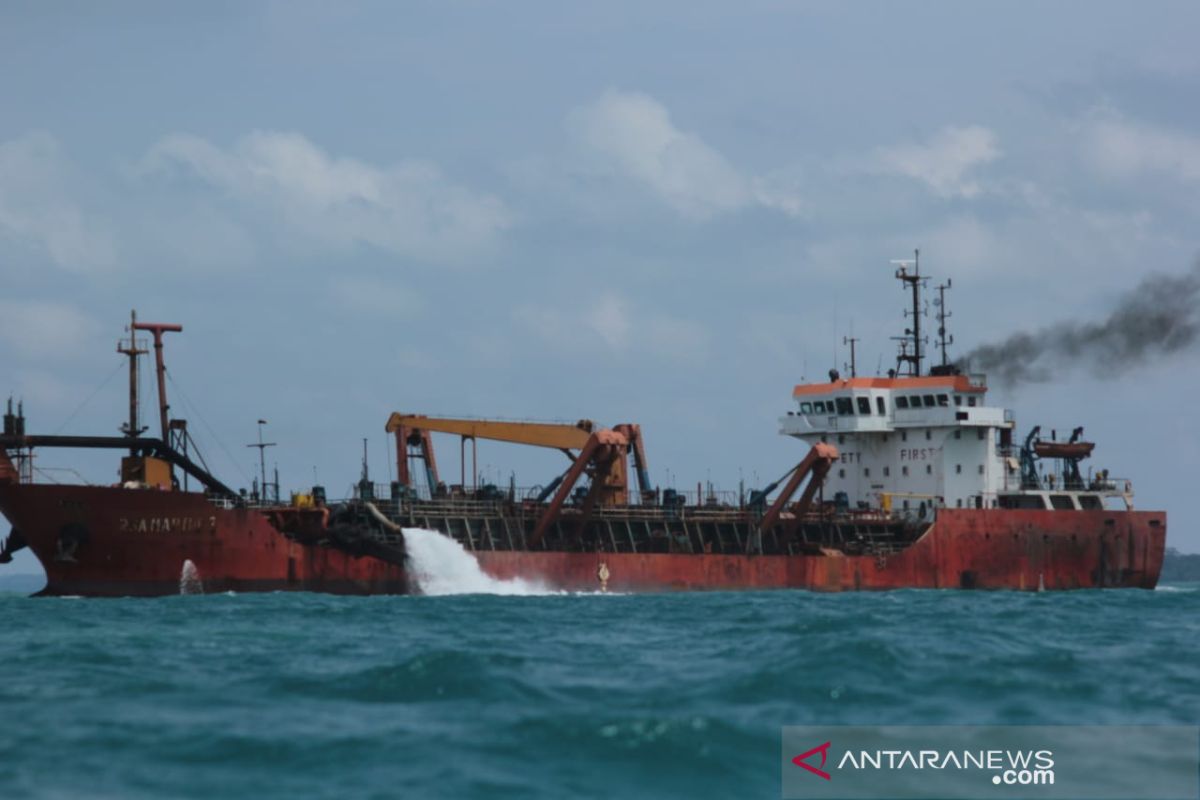 PT Bintan Alumina Indonesia bantah menambang pasir laut di Bintan