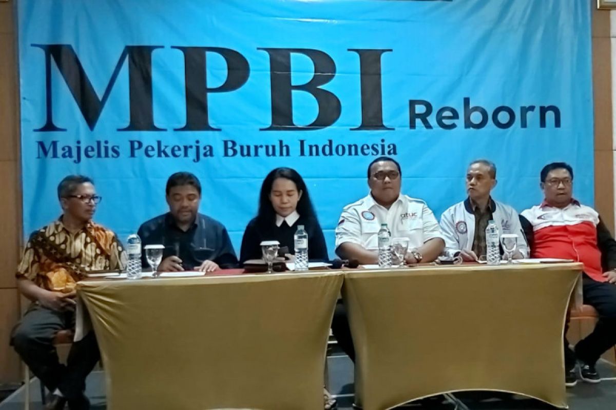 Tiga konfederasi buruh aktifkan Majelis Pekerja lawan Omnibus Law