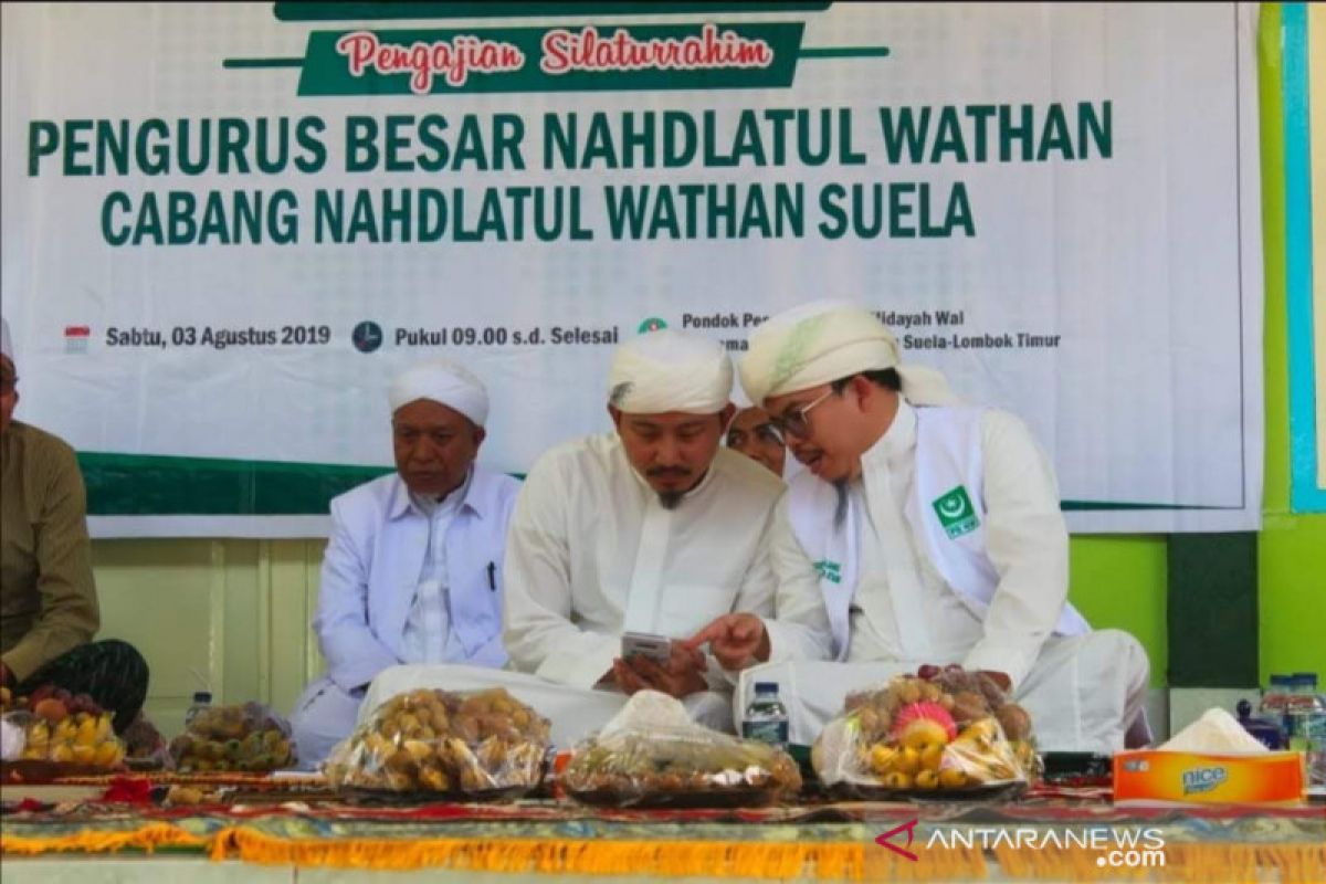 Pawai Ta'aruf dan Nusantara Berhizib menyemarakan HUT NW