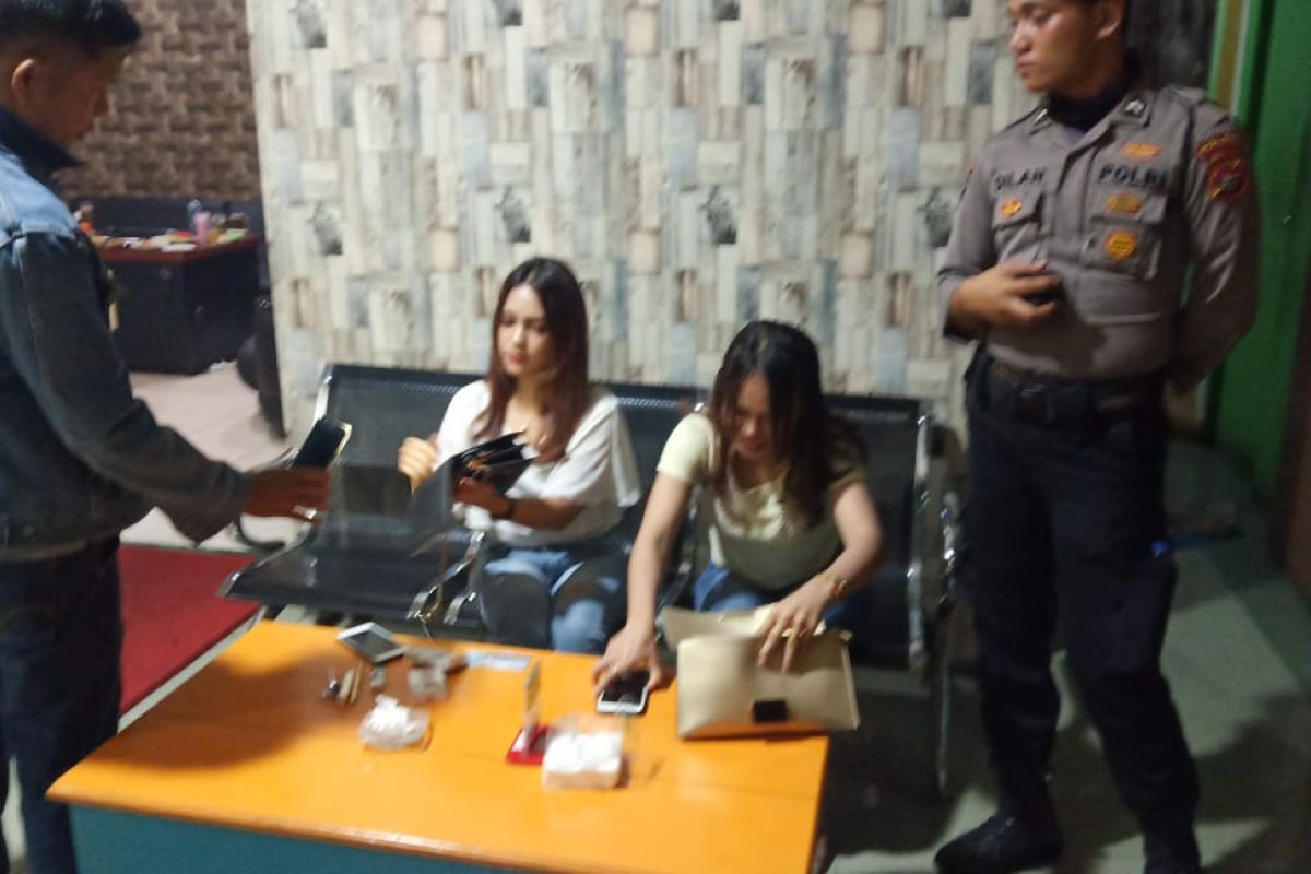 Polda Sumbar razia tempat hiburan malam dan tiga wanita positif