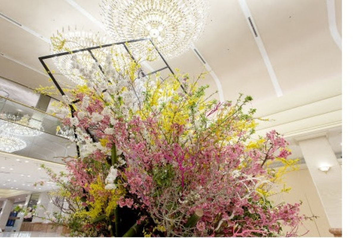 Keio Plaza Hotel Tokyo celebrates the arrival of spring and cherry blossoms with beautiful flower arrangements, delectable meals and digital sakura art