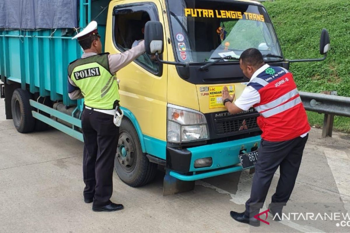 Hutama Karya razia truk besar yang melintas di ruas tol Lampung