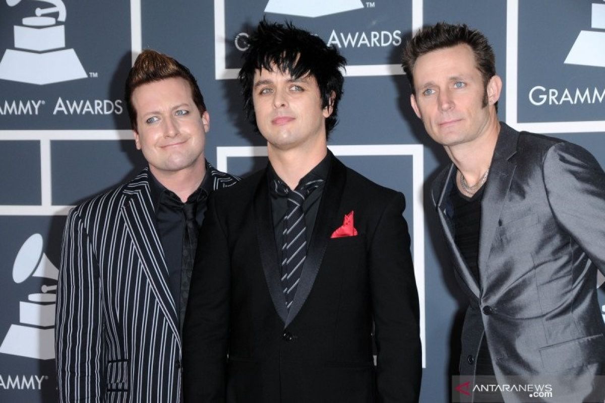 Grup band Green Day batalkan tur Asia karena virus corona
