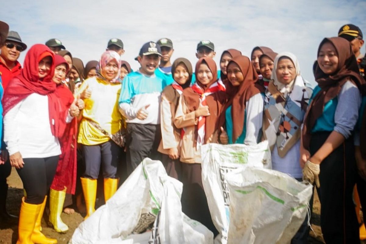 Masyarakat Pati diajak kurangi sampah plastik