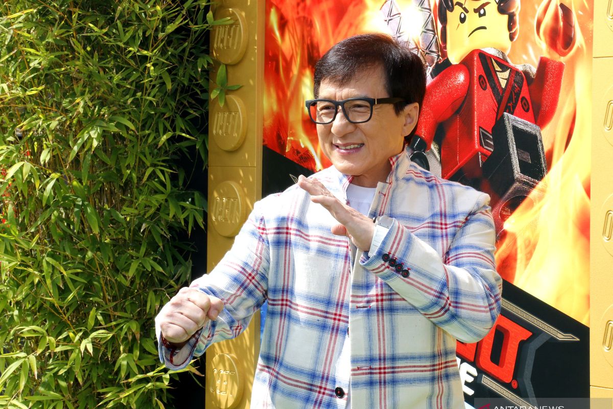 Dikabarkan terinfeksi virus corona, Jackie Chan buka suara