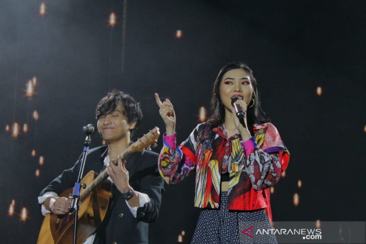 Isyana Sarasvati berduet dengan suami tampil di Java Jazz