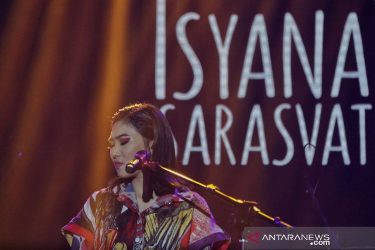 Isyana kenalkan album  baru