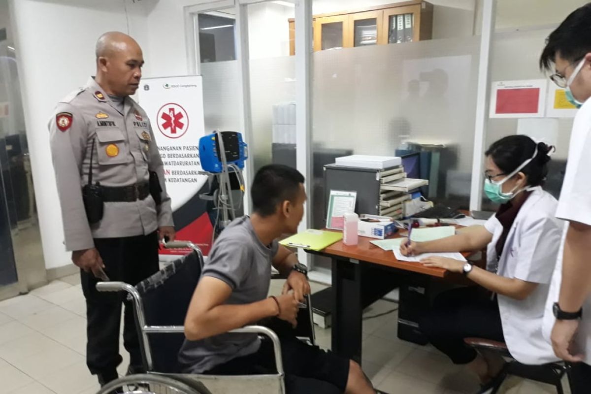 Anggota Polda Metro Jaya ditikam saat lerai tawuran di Daan Moot