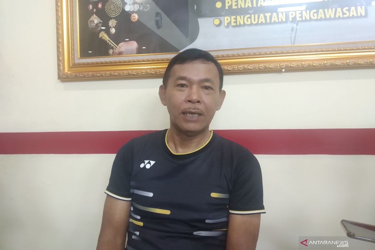 Menjaga stamina Kapolri Idham Azis rutin olahraga bulu tangkis