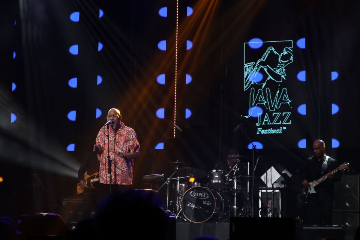 Panggung emosional Phil Perry di Java Jazz 2020