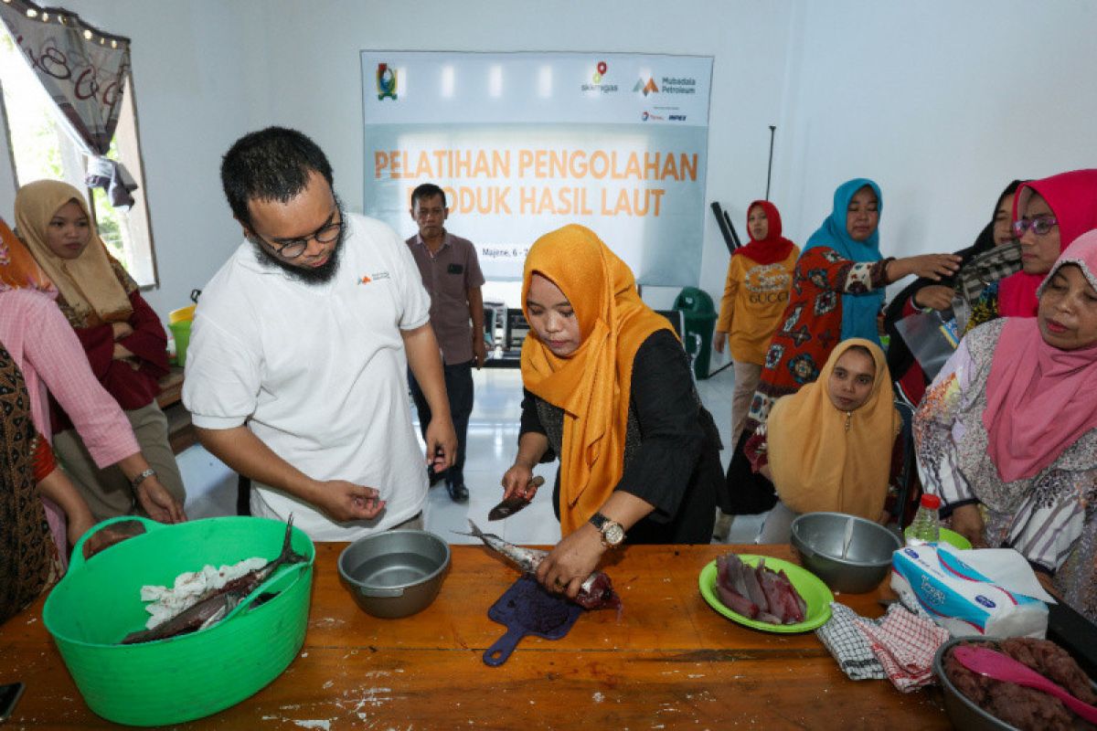 Perempuan pesisir di Majene dilatih mengolah makanan berbahan hasil laut