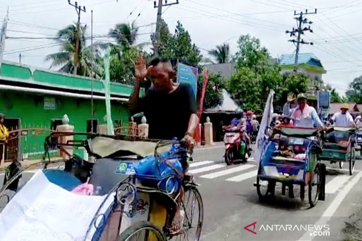 12 orang rela berangkat naik becak dari Barabai hadiri haul Guru Sekumpul