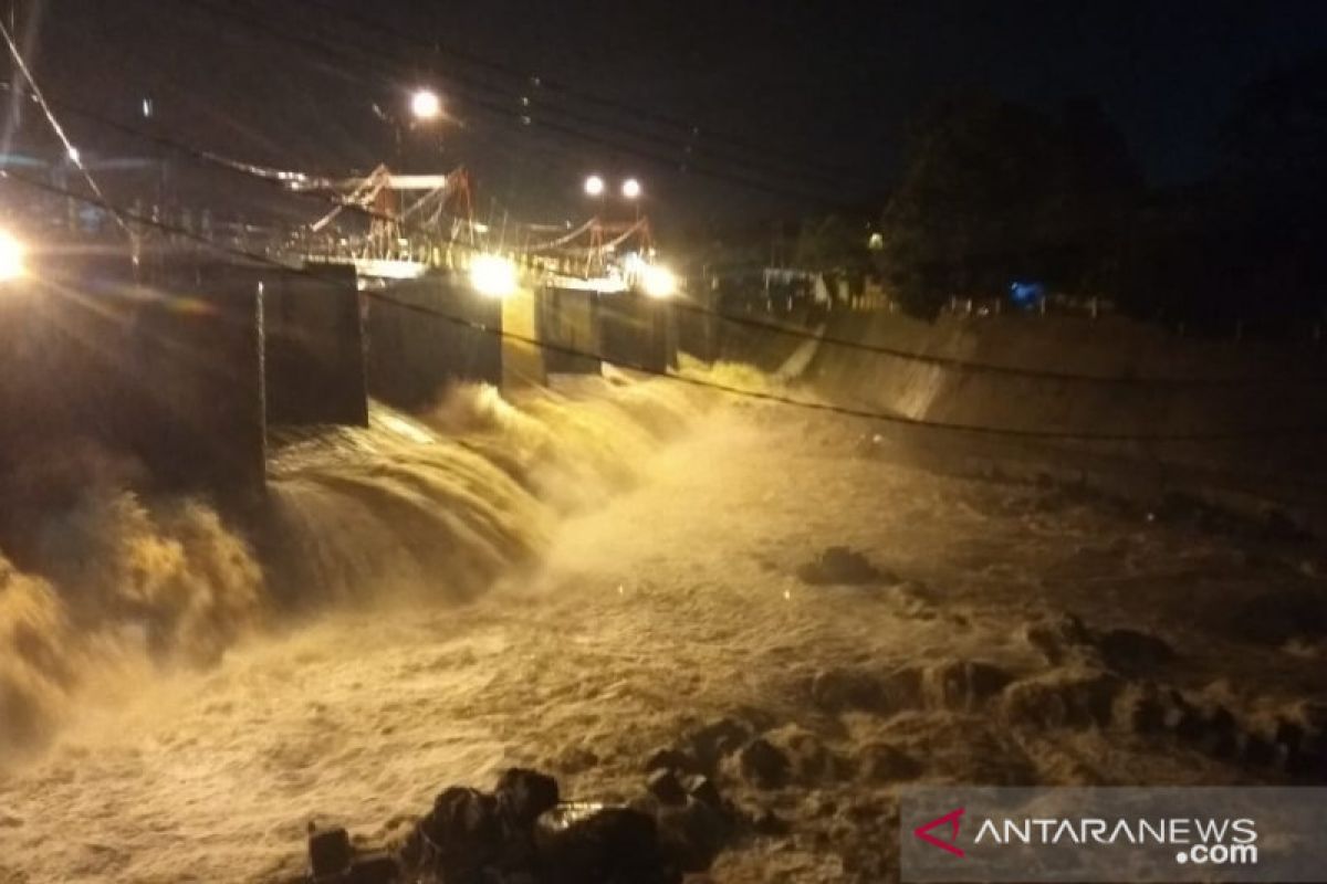 Hujan kawasan Puncak, Bendung Katulampa Bogor berstatus Siaga IV