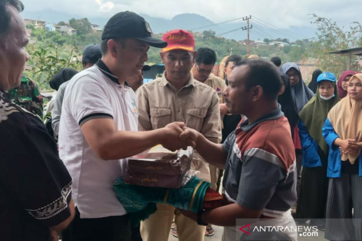 Pemkab Aceh Tengah serahkan bantuan masa panik untuk korban kebakaran