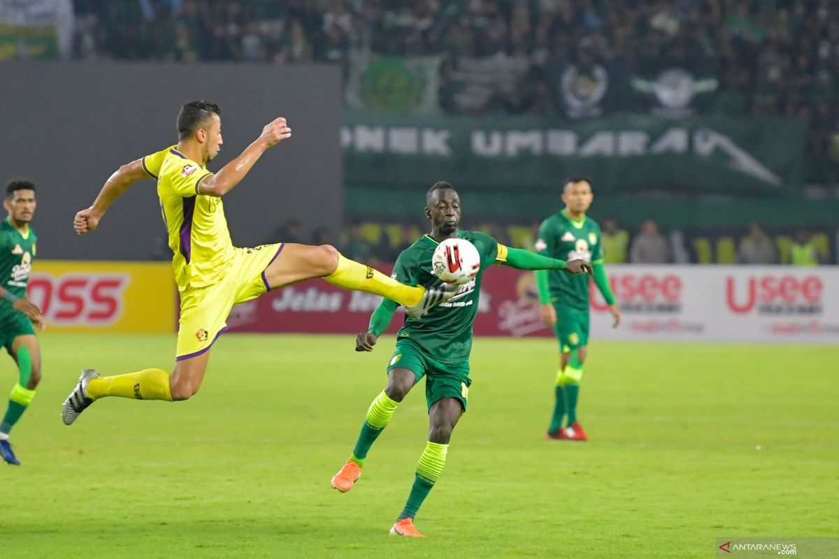 Persebaya ditahan imbang Persik 1-1 di laga perdana