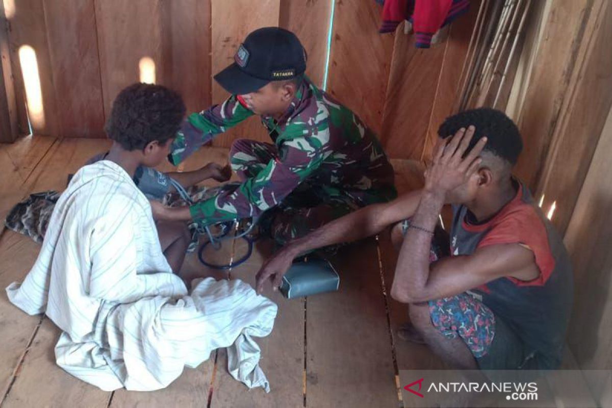 Patroli kesehatan digelar TNI di Kampung Tatakra perbatasan RI-PNG