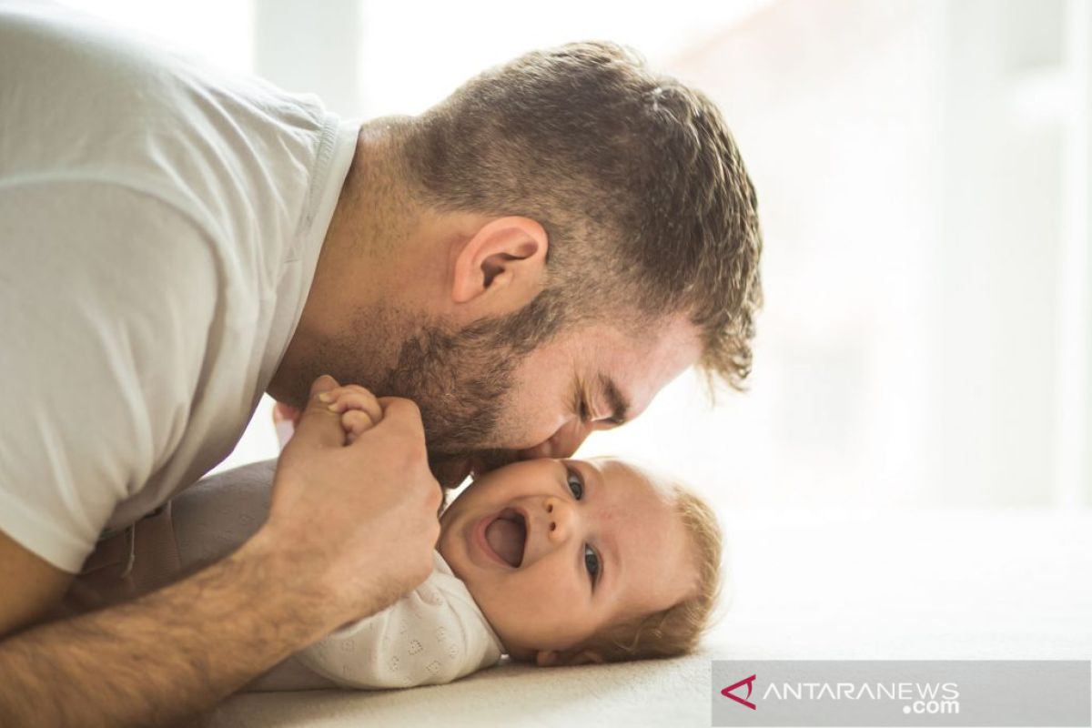 Paternity leave offers opportunity for fathers to bond with newborns