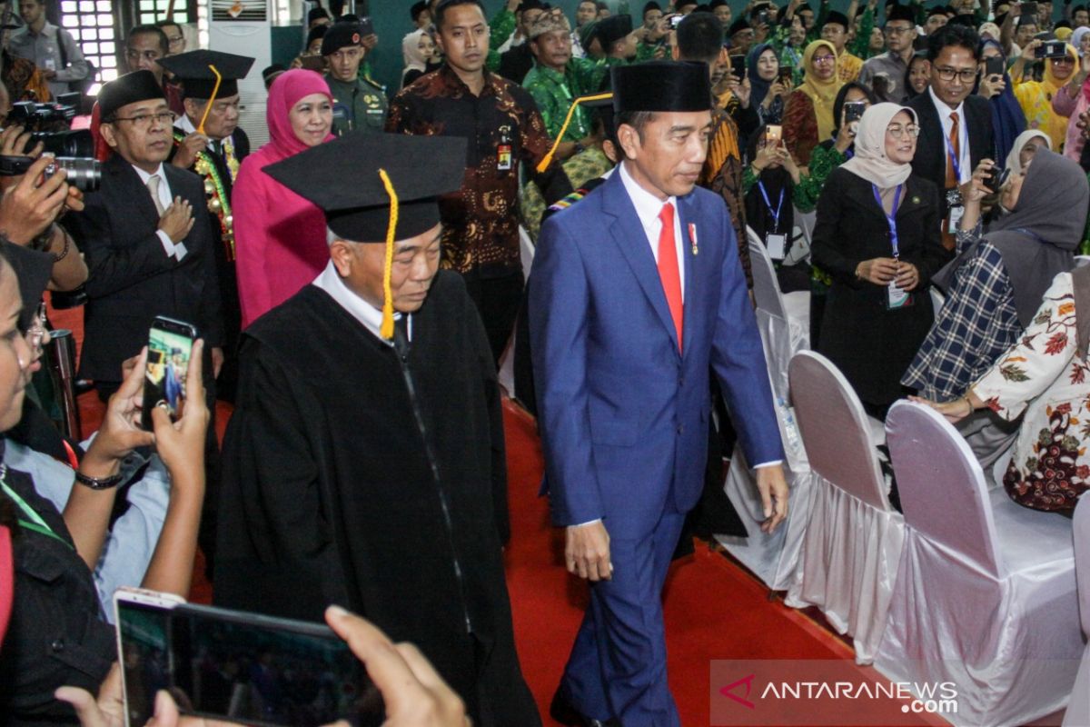 Presiden Jokowi hadiri pengukuhan gelar profesor KH Asep Saifuddin