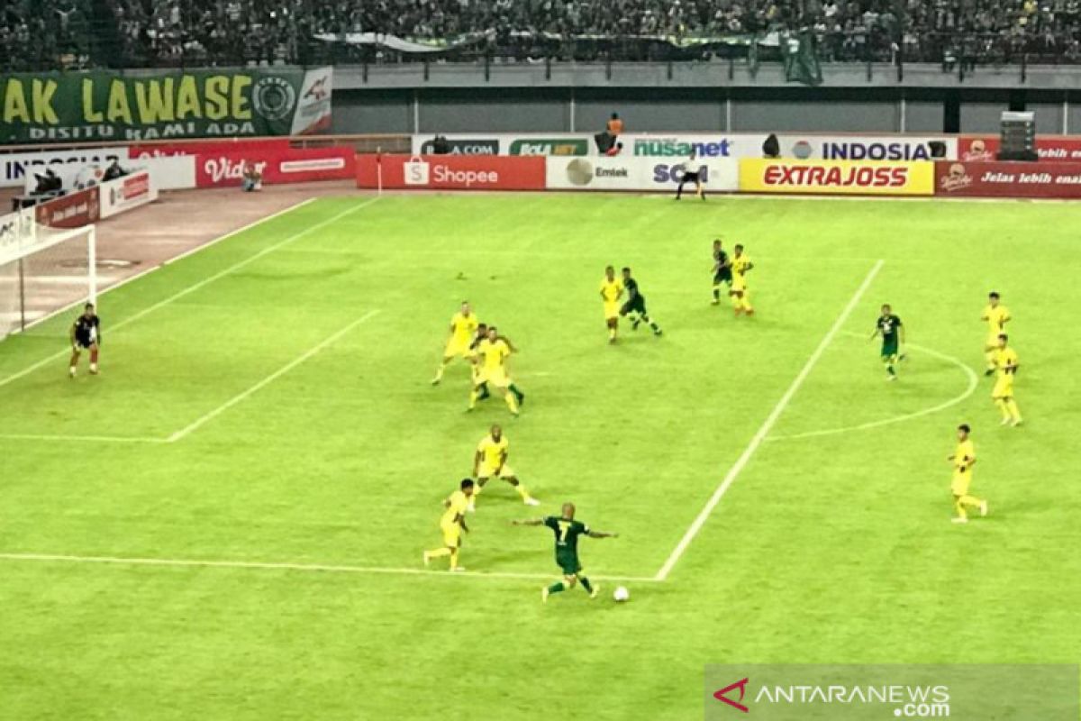 Persebaya diimbang Persik 1-1