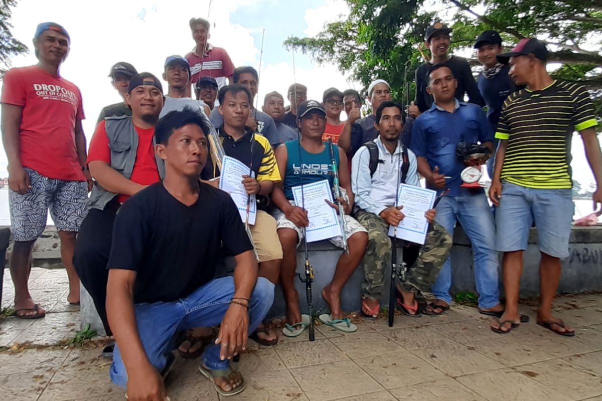 Lomba mancing di Sungai Kayan