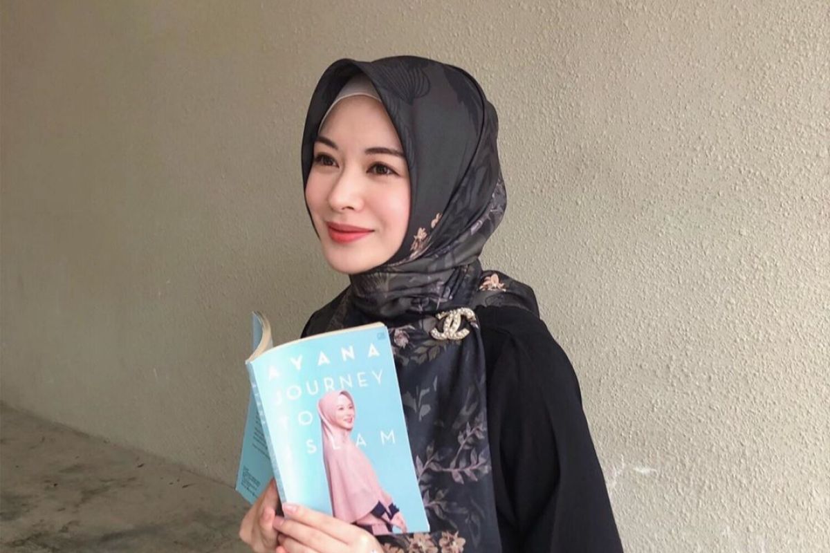 Ayana Moon tuangkan kisah pelajari Islam lewat buku