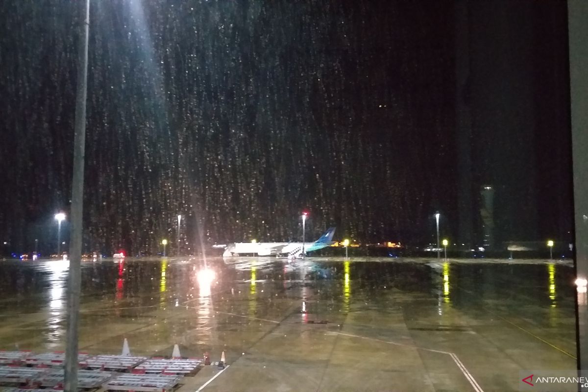 Pesawat membawa 68 WNI ABK Diamond Princess mendarat di Bandara Kertajati