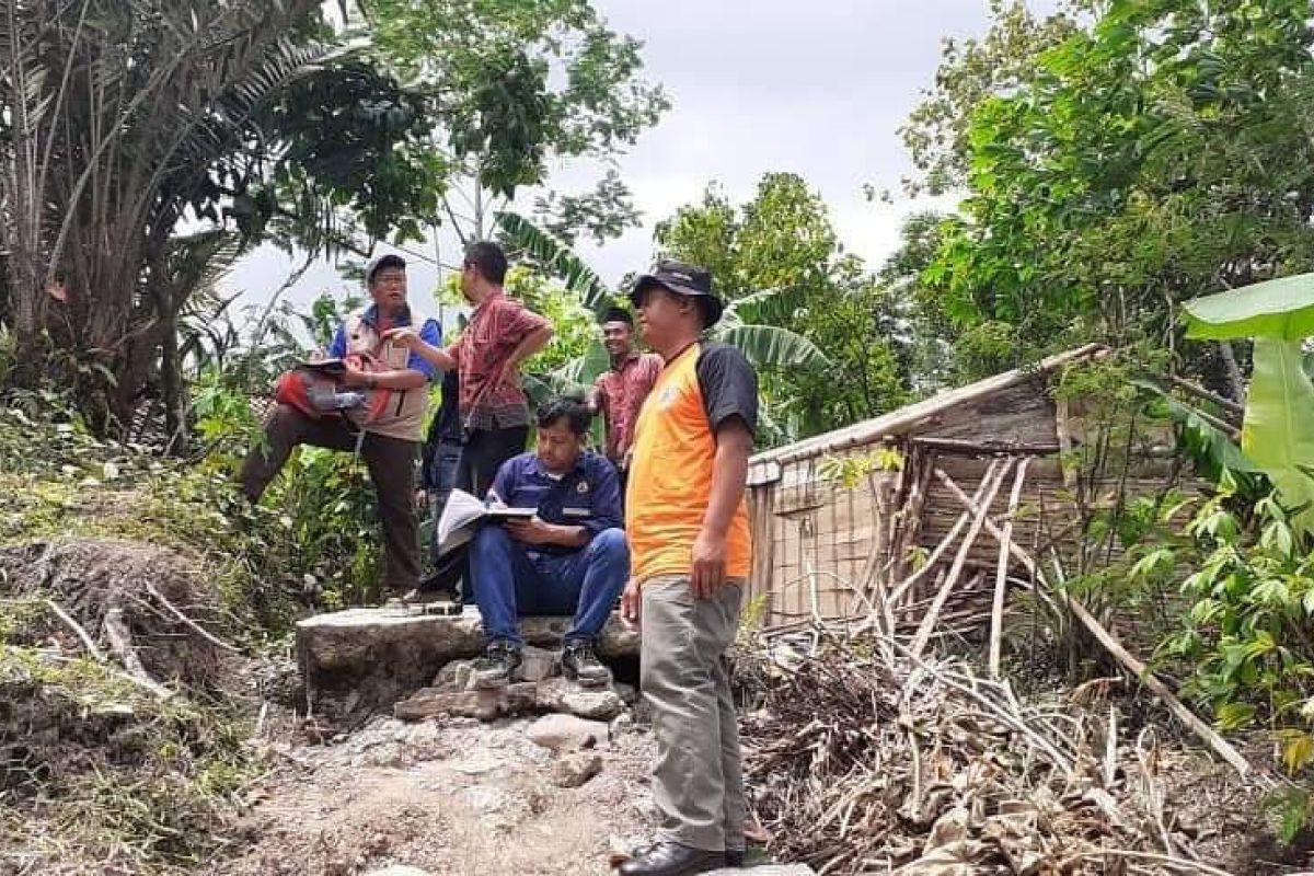 BPBD Banjarnegara tunggu  rekomendasi tim geologi terkait longsor