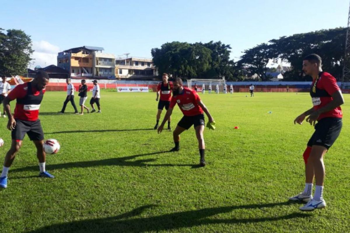 Pelatih Persipura Jacksen sebut sambutan warga Manado sangat luar biasa