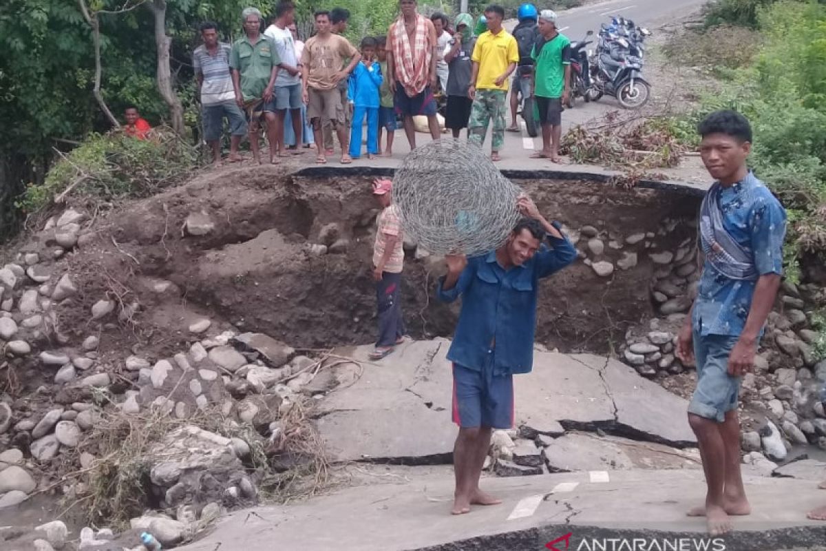 Gubernur NTB instruksikan jalan putus di Bima secepatnya diperbaiki