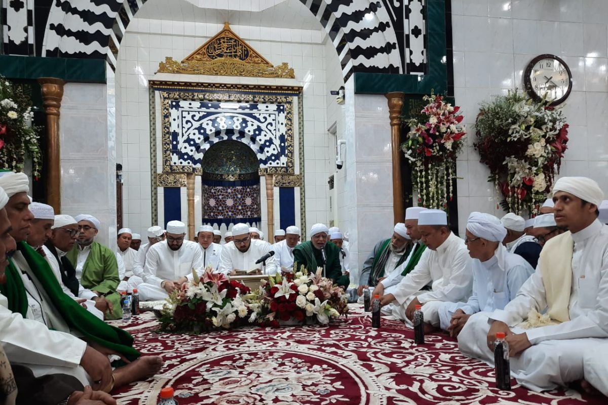 Dua putra Guru Sekumpul pimpin haul
