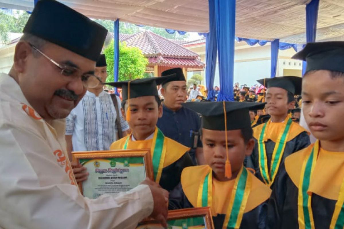 Bupati: Wisuda santri momentum bentuk generasi Qurani berakhlak mulia