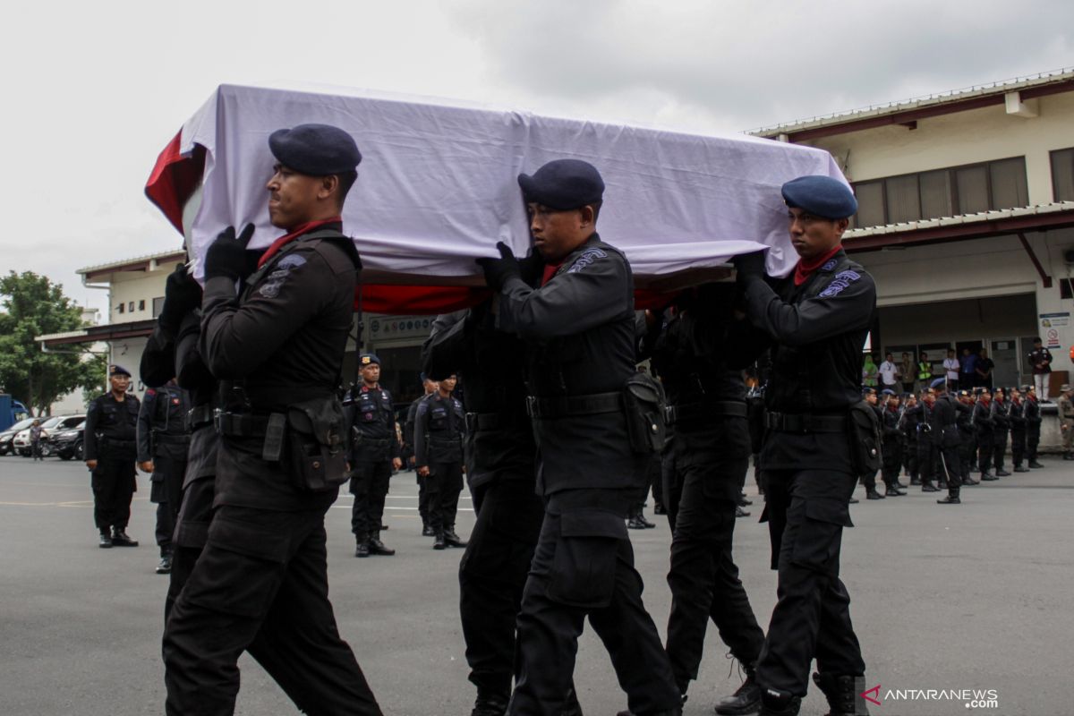 Wakil Gubernur Jawa Timur lepas jenazah Bharatu Doni Priyanto