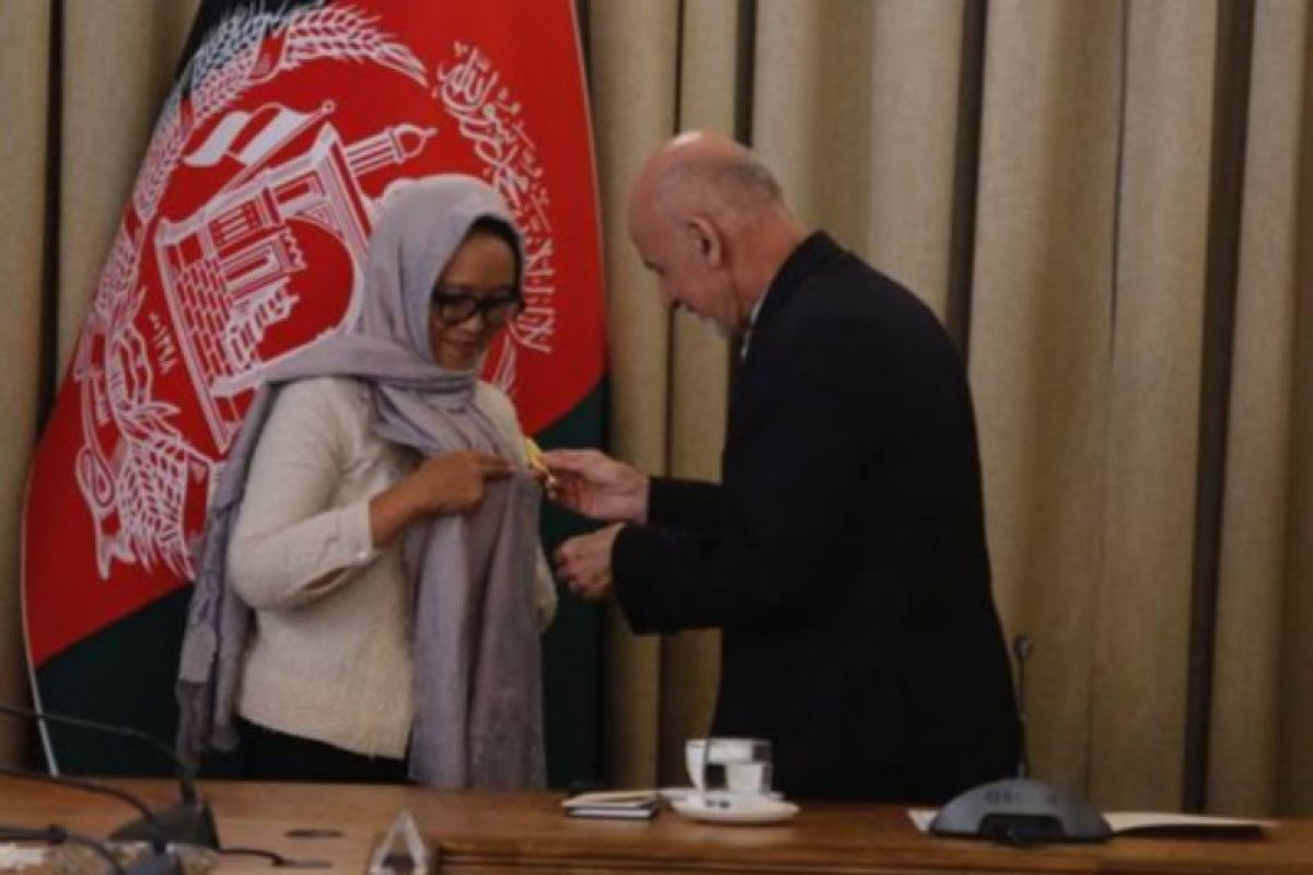 Afghanistan bestows medal of merit on Indonesian foreign minister